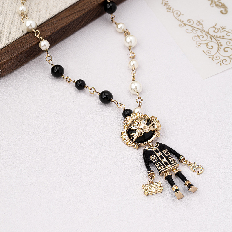 Vintage Charm Pearl Pearl Necklace - Image 3