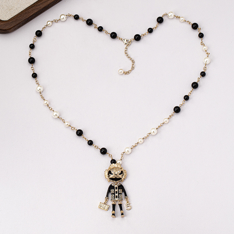 Vintage Charm Pearl Pearl Necklace - Image 2