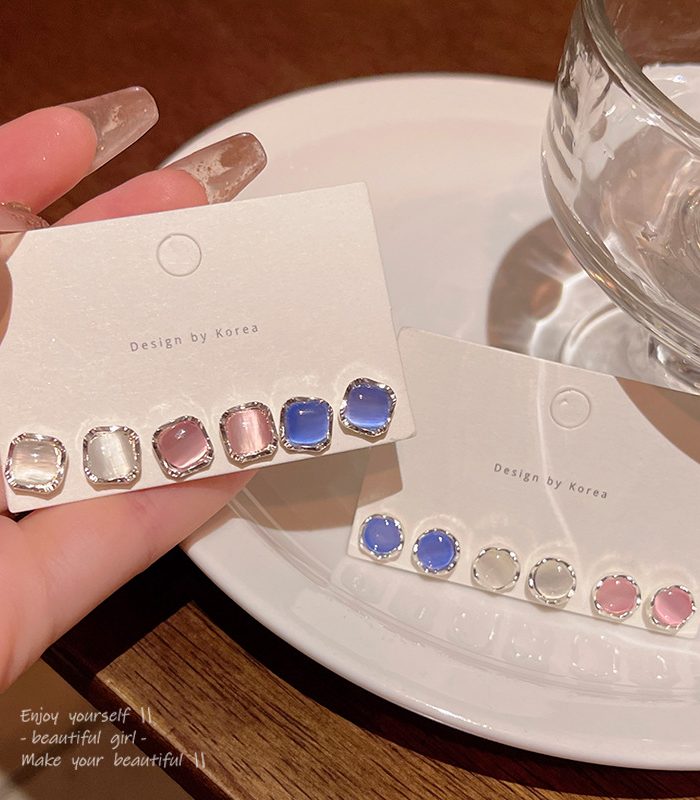 Minimalist Line Geometric Studs